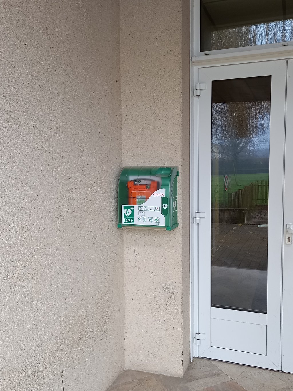 Installation de 2 nouveaux défibrillateurs