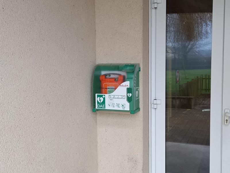 Installation de 2 nouveaux défibrillateurs